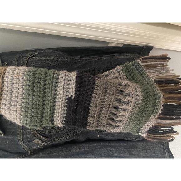 Handmade Chunky Knit Multicolor Scarf with Fringe - Picture 4 of 6